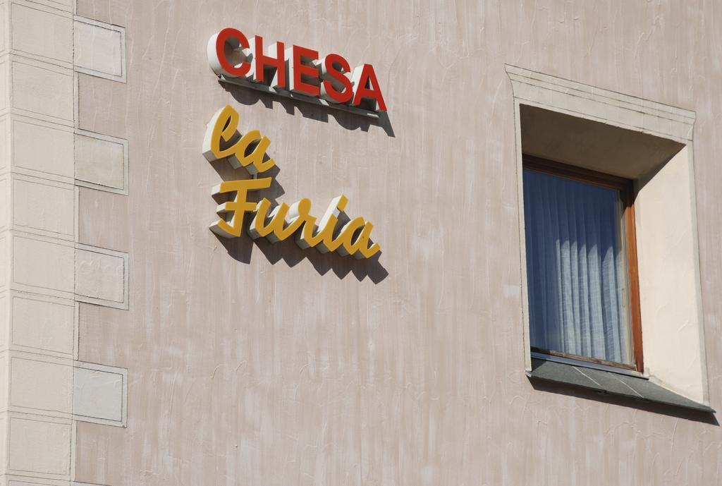 Апартаменты Chesa La Furia Понтрезина Номер фото